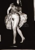 cca 1975 Mutatványok, szolidan erotikus felvételek, 4 db vintage negatív, + 7 db vintage fotó és/vag...