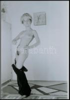 cca 1979 Jelmez bál, jelmezek nélkül, szolidan erotikus felvételek, 8 db vintage negatív, + 7 db vin...