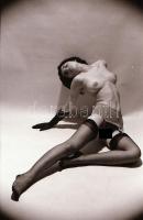 cca 1979 Jelmez bál, jelmezek nélkül, szolidan erotikus felvételek, 8 db vintage negatív, + 7 db vin...