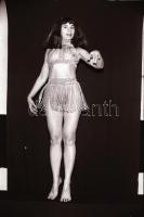 cca 1976 Vázlatok egy titkos vizuális naplóba, szolidan erotikus felvételek, 30 db vintage negatív, ...