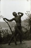 cca 1973 Csiklandós emlékek a múltból, szolidan erotikus felvételek, 28 db vintage negatív, 24x36 mm