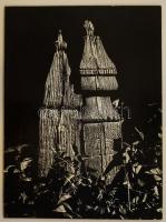 cca 1973 Gebhardt György (1910-1993) budapesti fotóművész hagyatékából feliratozott, vintage fotóművészeti alkotás (Fejfák), farost lemezre kasírozva, 39,5x29,5 cm