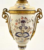 cca 1900  Rudolf Ditmar Wien hagyma mintás petróleum lámpa, festett fajansz, réz, sérült burával (+ ...