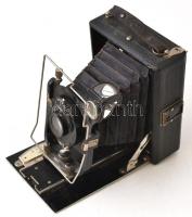 cca 1930 Henning Rhaco 6,5x9 cm-es síkfilmes fényképezőgép, Rodenstock Trinar-Anastigmat 13,5 cm f/6,3 objektívvel, Vario zárral, működőképes állapotban / Vintage German 6,5x9 cm folding plate camera, in working condition