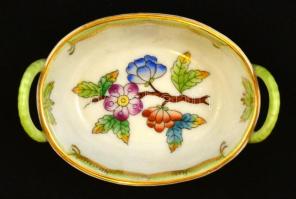 Herendi porcelán Viktória mintás füles kis tálka, kézzel festett, jelzett, hibátlan, 8×5,5 cm