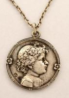 Ezüst (Ag.) nyaklánc szecessziós kislány fej medállal, nettó:8 g