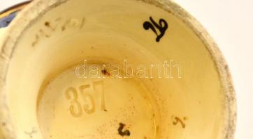 Áttört füles váza, kézzel festett porcelán fajansz, márkajelzés nélkül, formaszámmal (357), m:12,5 c...