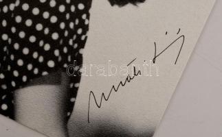 Muráti Lili (1912-2003) színésznő aláírása őt ábrázoló kép hátoldalán (3 db) + képek Muráti Liliről ...