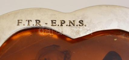 Ezüstözött alpakka tálka, jelzett (F.T.R. E.P.N.S.), intarziás borostyán színű tartóval, d:12,5 cm