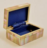 Gyöngyház berakásos ékszeres dobozka, 8×5,5 cm