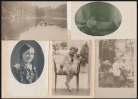 cca 1900-1930 Vegyes fotó tétel, műtermi fotók, életképek, köztük keményhátú fotók, 10x5 és 14x10 cm közti méretben