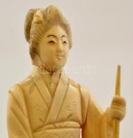 XX.sz.e gésa, festett szemekkel, elefántcsont, jelzés nélkül,  m:  10,5 cm