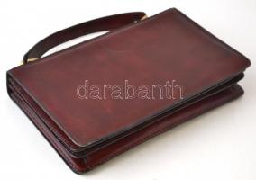 Női bőr táska kis hibával  (karcolás a bőrőn) 31x20 cm