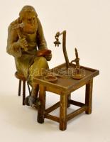 Réz cipész figura, aprólékos kidolgozással, jelzés nélkül, m:5,5 cm