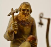 Réz cipész figura, aprólékos kidolgozással, jelzés nélkül, m:5,5 cm