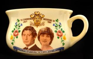 Diana & Charles esküvője alkalmából kiadott emlékcsésze, matricás, hibátlan, d: 11,5 cm, m: 7,5 cm