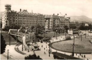 Budapest II. Moszkva tér (Széll Kálmán tér), Posta palota, villamosok, autóbuszok. Képzőművészeti Alap