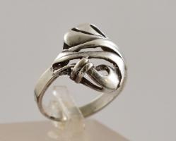 Ezüst(Ag) szecessziós stílusú gyűrű, jelzett, méret: 52, nettó: 3,1 g