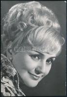 Németh Marika (1925-1996) színésznő aláírása az őt ábrázoló fotó hátoldalán