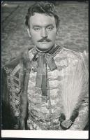 Csorba András (1927-1987) színész aláírása az őt ábrázoló fotó hátoldalán