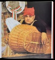 Hofi Géza élete és pályafutása 1936-2002. Bp., 2003, Hungaroton Records Kft. Kiadói egészvászon-köté...