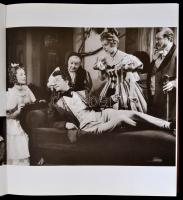 Mensáros László élete és pályafutása 1926-1993. Bp., 2001, Kairosz Kiadó-Mensáros László Alapítvány....