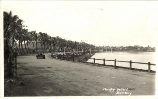 80 db régi és modern főleg külföldi városképes lap, üdvözlőlap és motívumlap, folklór lapok / 80 pre...