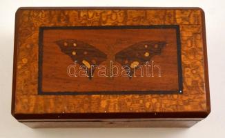 Pillangós intarziás fa doboz, kulcs nélkül, belül apró hibákkal,  25×15 cm