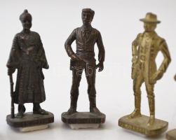 7 db régi ólomfigura, műanyag dobozban, m: 3,5 cm és 4 cm közötti méretben