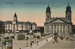 Debrecen, Református nagytemplom és püspöki palota, piaci árusok, villamos, Első Magyar Általános Biztosító Társulat főügynöksége, Bottó Kornél és társa üzlete, hirdetőoszlop (fa)