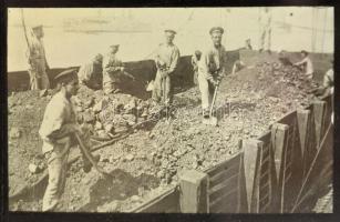 cca 1930 kb 170 db üveg diák, hajókról, városról, katonákról, kis bőröndben, feltehetőleg Győri Lajo...