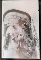 cca 1930 kb 170 db üveg diák, hajókról, városról, katonákról, kis bőröndben, feltehetőleg Győri Lajo...