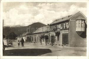 Kőrösmező, Jaszinya, Jasina, Yasinia; Námesti v pozadí Bliznice / utcakép, S. Galac, Ábrahám Knoll üzlete. S. Galac saját kiadása / street view, shops, publishers shop (EK)