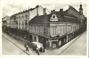 Ungvár, Uzshorod, Uzhorod; Káva-Caj / utcakép, vendéglő, kávéház és teaház, étterem, üzletek, piaci árusok, bódék / street view, restaurant, café and tea house, shops, market vendors, booths