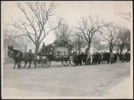 1940 Szulyovszky Dezső királyi biztos temetése. 2 db fotó 24x18 cm