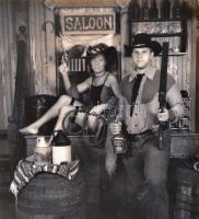 11 db humoros színész és jelmezes fotó, 13×10,5 és 18×11 cm