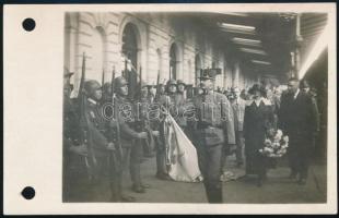 1921 szept. 20. Győr, vasútállomás, IV. Károly visszatérési kísérlete, királypuccs, fotó, 8,5x14 cm