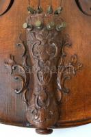 XIX. sz vége: Díszesen faragott hegedű javítandó húrozással 60 cm