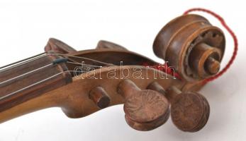 XIX. sz vége: Díszesen faragott hegedű javítandó húrozással 60 cm
