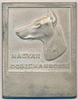 ~1930. Magyar Dobermannosok ezüstözött Br emlékplakett eredeti dísztokban (40x49,5mm) T:2