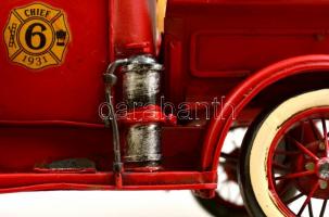 Nagyméretű fém tűzoltó kocsi makett 35 cm