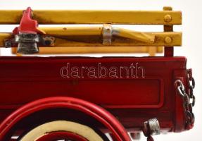 Nagyméretű fém tűzoltó kocsi makett 35 cm