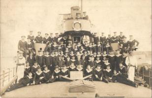 1914 SMS Bodrog monitor legénységének csoportképe; Dunaflottilla / K.u.K. Kriegsmarine Donauflottille / WWI Austro-Hungarian Navy Danube Fleet river guard ship SMS Bodrog, mariners and officers on board. photo