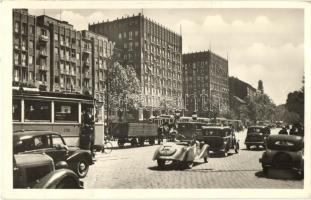 Budapest VII. Madách Imre tér, villamos, automobilok. Képzőművészeti Alap (EK)