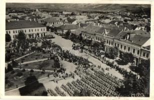 1940 Szamosújvár, Gherla; bevonulás, tankok a Fő téren / entry of the Hungarian troops, tank on the main square (ragasztónyom / gluemark)