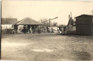 62 db régi magyar és külföldi városképes lap, közte sok fotó és 2 képeslapfüzet, valamint néhány szí...