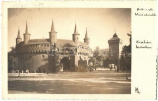 62 db régi magyar és külföldi városképes lap, közte sok fotó és 2 képeslapfüzet, valamint néhány szí...