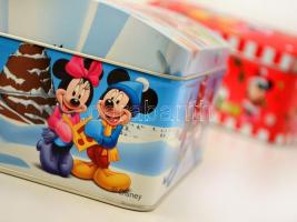 Mickey egeres karácsonyi fém dobozok, kék és piros színekben, jó állapotban, 16×11×8 cm