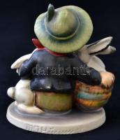 Goebel/Hummel kisfiú nyuszikkal, kézzel festett kerámia, jelzett, hibátlan, m: 8,5 cm
