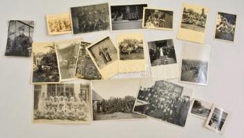 cca 1938-1943 Vegyes katonafotók: csoportképek, életképek, stb., egy részük hátulján feliratozva, különböző méretben, összesen 19 db